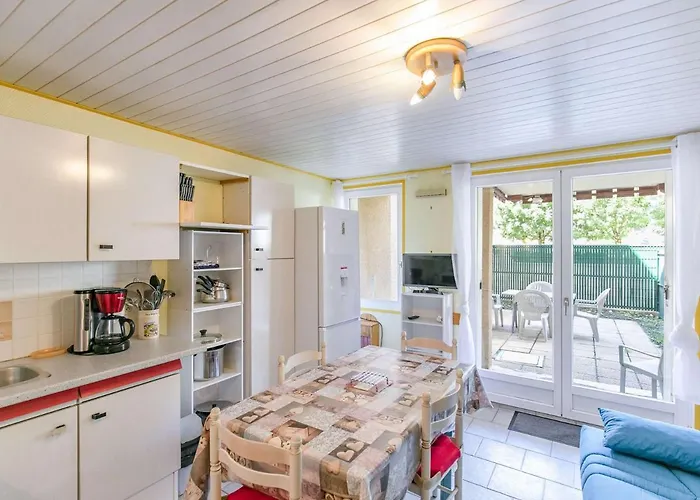 Apartman T2 6 Pers Avec Balcon, Parking Prive, Proche Commodites Et Stations De - Fr-1-402-122