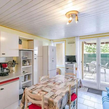 شقة T2 6 Pers Avec Balcon, Parking Prive, Proche Commodites Et Stations De - Fr-1-402-122